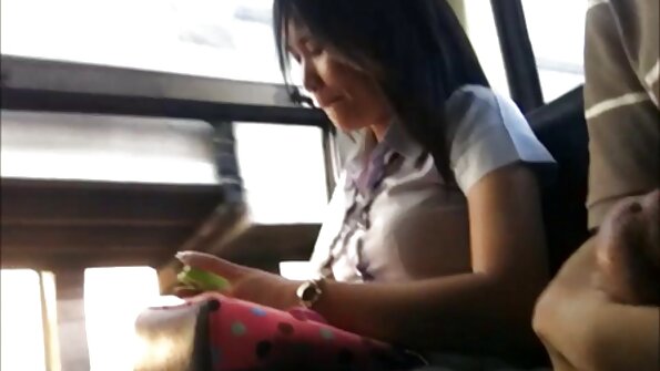 ក្មេង​ជំទង់​ពណ៌​ទង់ដែង​លាត​ត្រដាង បន្ទាប់​ពី​ហិត​បំពង់ក